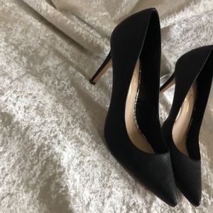 Jessica Simpson Black Snakeskin Pumps